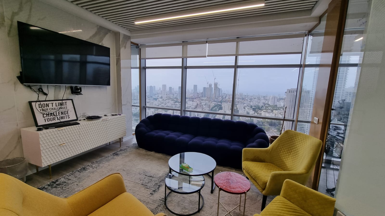 משרדים להשכרה במגדל גיבור ספורט 800 מ