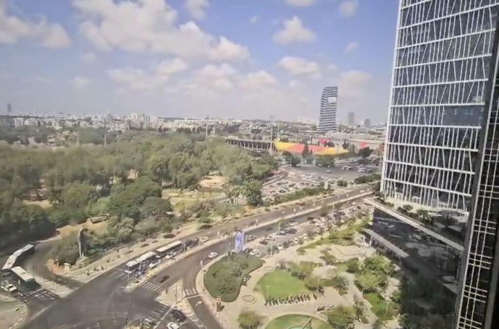 משרדים למכירה במגדל בסר 270מר 2