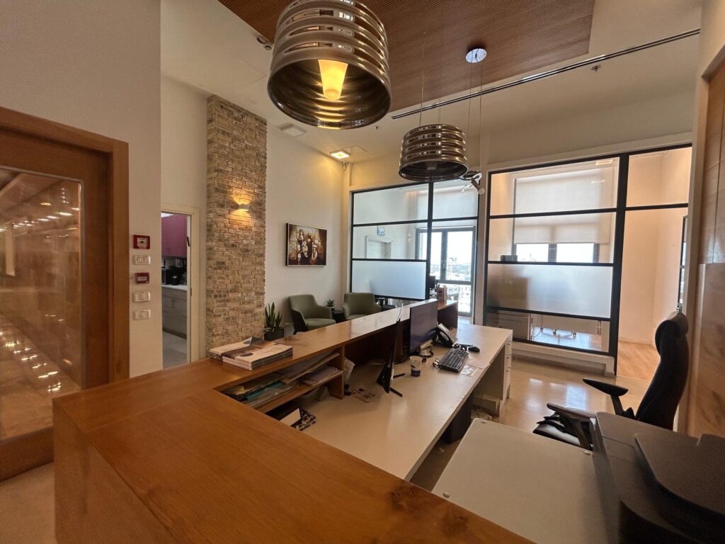 משרד עם מרפסת 300מר להשכרה ברמת גן